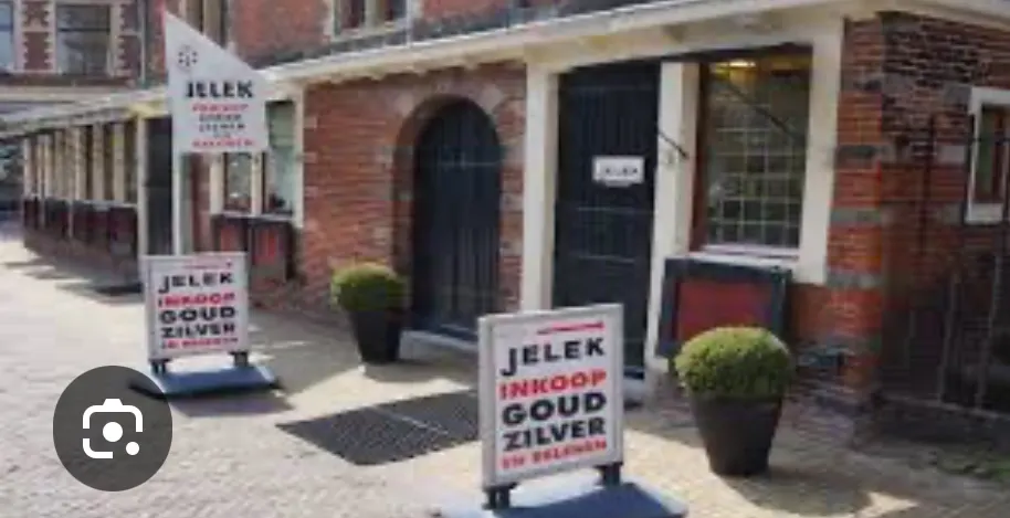 Interieur van juwelier Jelek Goud aan de Lepelstraat in Haarlem